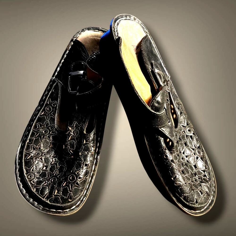 Women's 8 EU 38 ALEGRIA Black Floral Embossed Leather Clogs Mules Shoes EUC